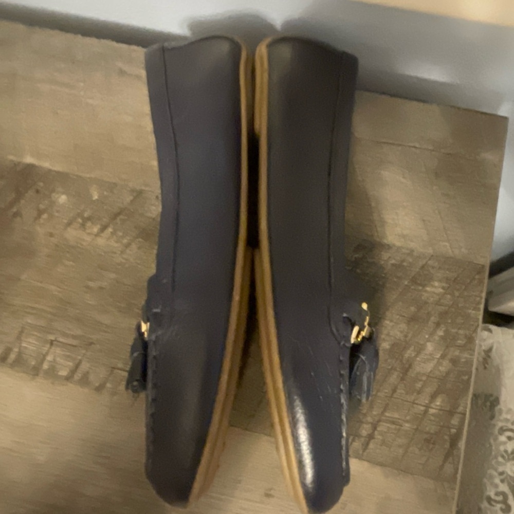 Talbots Navy Blue Leather Loafers with
Gold Hardware Made In Vietnam Size 8M - Picture 9 of 14